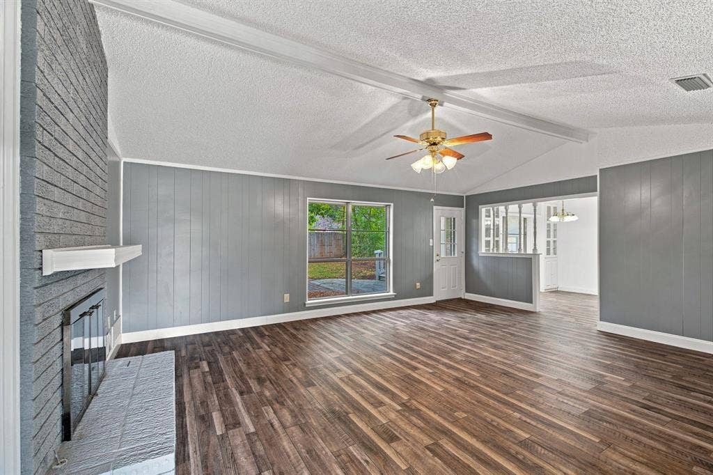 809 S Atkerson Lane, Euless, TX 76040 809 S Atkerson Lane, Euless, TX 76040