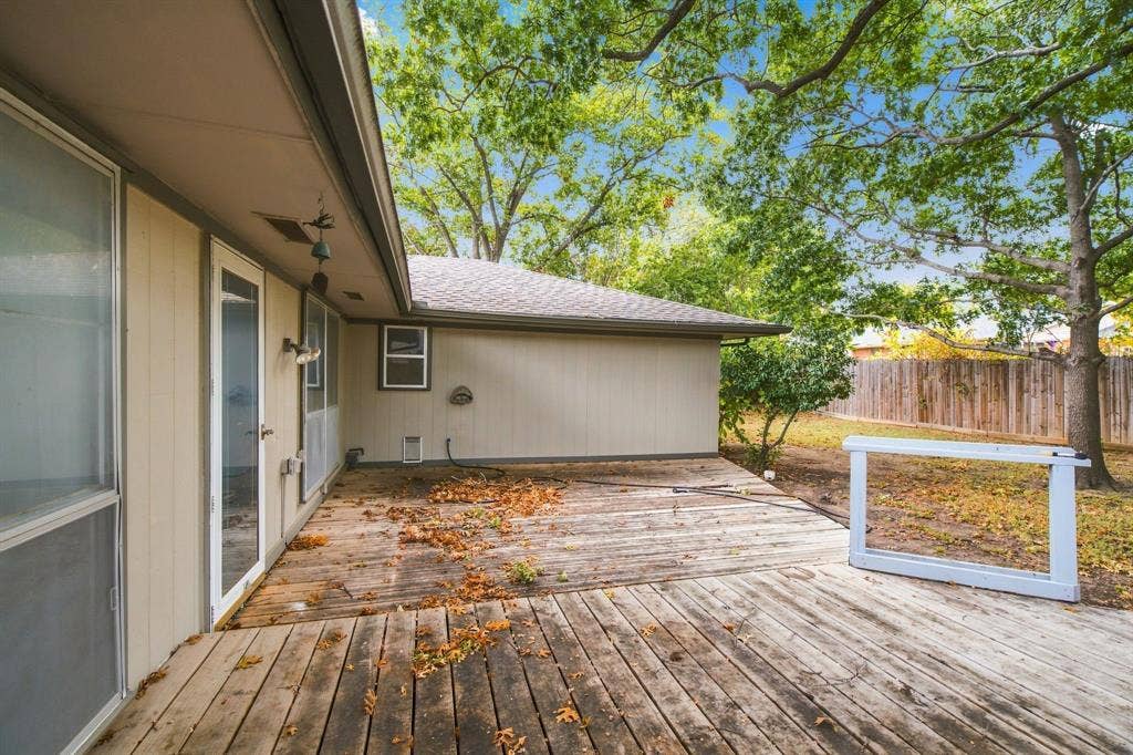 809 S Atkerson Lane, Euless, TX 76040 809 S Atkerson Lane, Euless, TX 76040