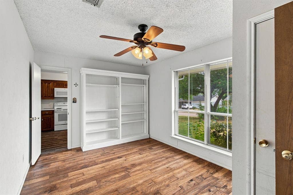 809 S Atkerson Lane, Euless, TX 76040 809 S Atkerson Lane, Euless, TX 76040