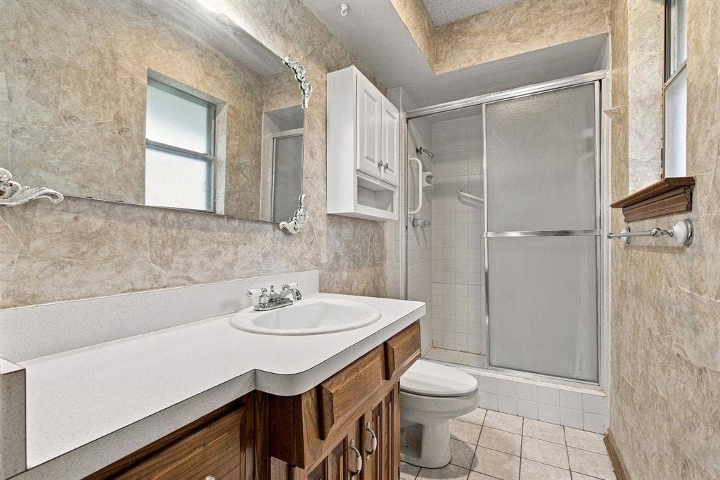 809 S Atkerson Lane, Euless, TX 76040 809 S Atkerson Lane, Euless, TX 76040