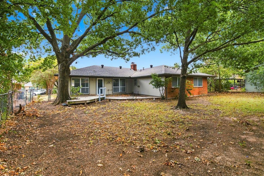 809 S Atkerson Lane, Euless, TX 76040 809 S Atkerson Lane, Euless, TX 76040