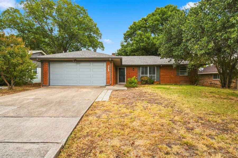 Property photo for 809 S Atkerson Lane, Euless, TX