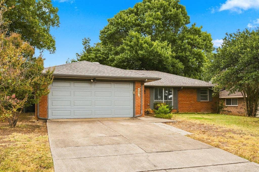 809 S Atkerson Lane, Euless, TX 76040 809 S Atkerson Lane, Euless, TX 76040