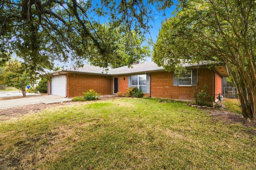 809 S Atkerson Lane, Euless, TX 76040 809 S Atkerson Lane, Euless, TX 76040