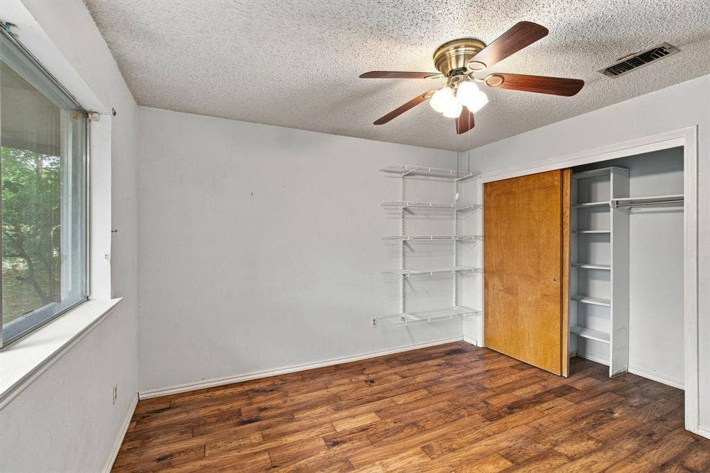809 S Atkerson Lane, Euless, TX 76040 809 S Atkerson Lane, Euless, TX 76040