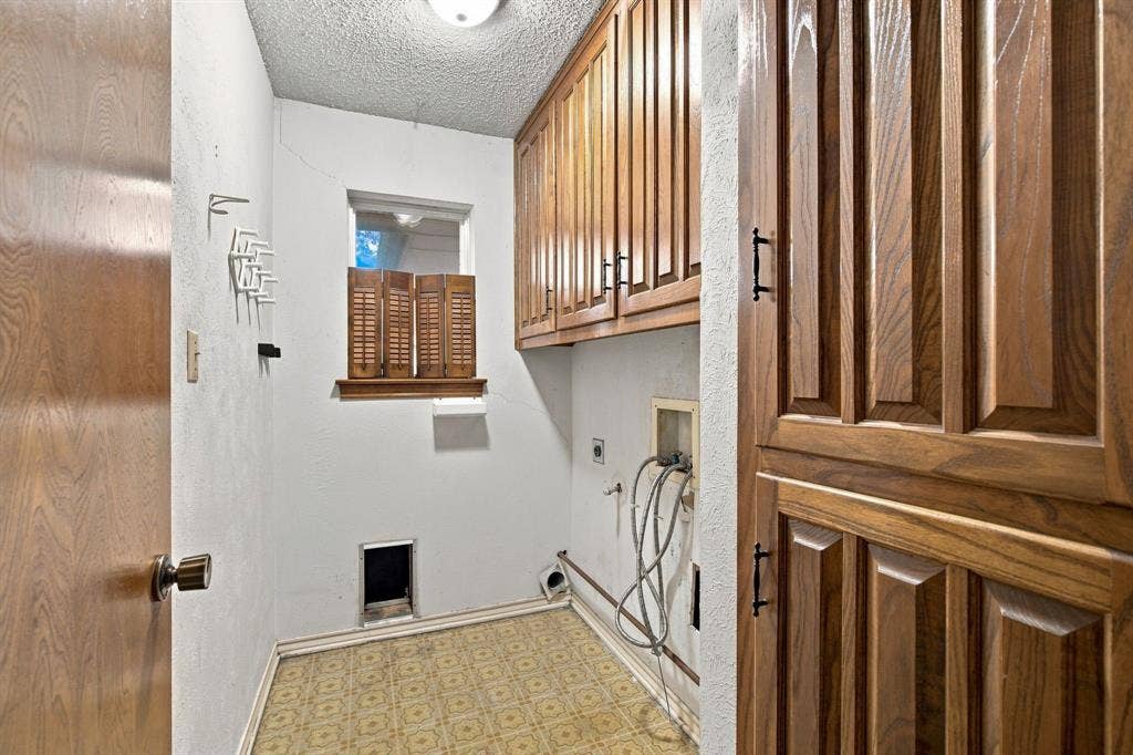 809 S Atkerson Lane, Euless, TX 76040 809 S Atkerson Lane, Euless, TX 76040