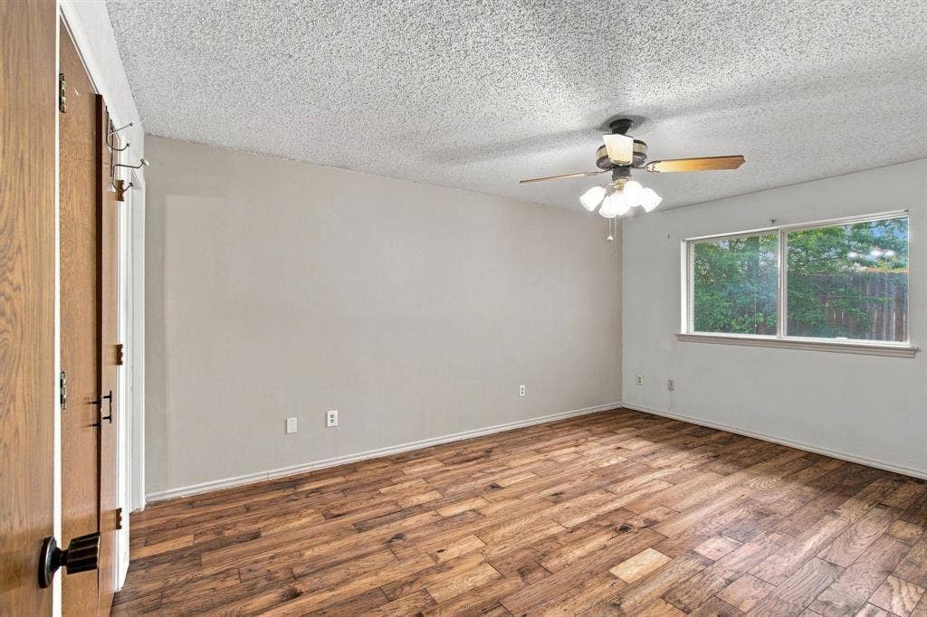 809 S Atkerson Lane, Euless, TX 76040 809 S Atkerson Lane, Euless, TX 76040
