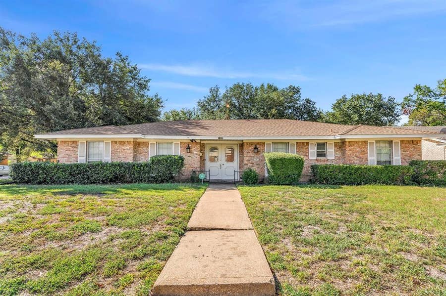Property photo for 1400 Moss Rose Circle, Irving, TX