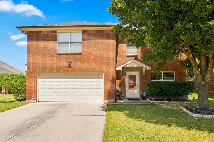 Property photo for 4917 Trail Hollow Drive, Fort Worth, TX