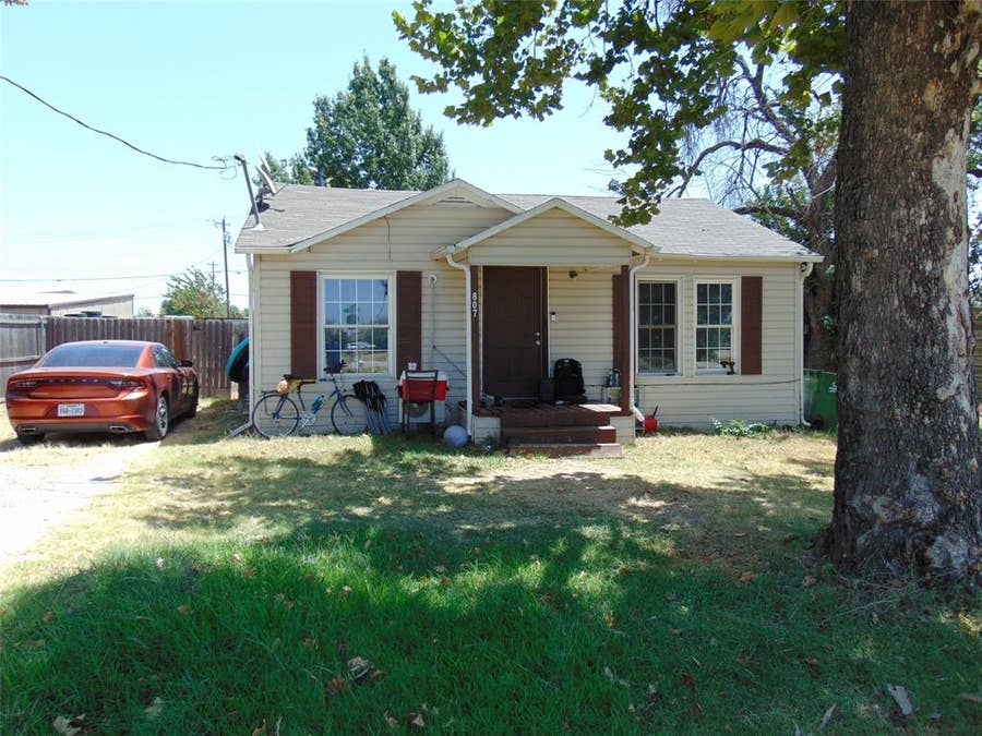 Property photo for 807 Chestnut Street, Aubrey, TX