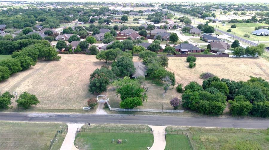 Property photo for 604 E Highland Road, Ovilla, TX