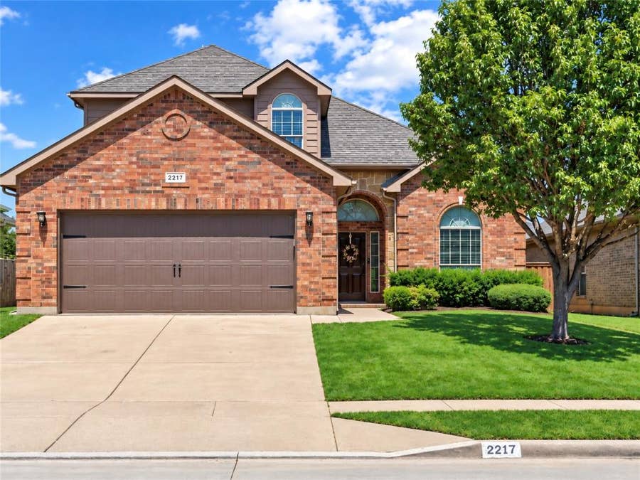 Property photo for 2217 Frosted Willow Lane, Fort Worth, TX