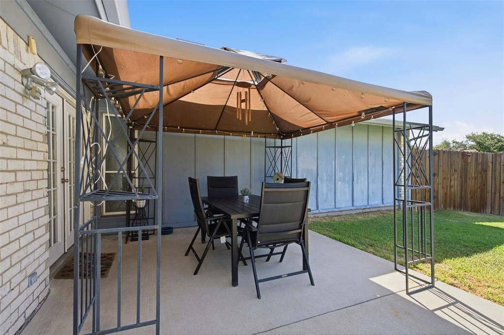 1822 Caldwell Drive, Garland, TX 75041 Patio