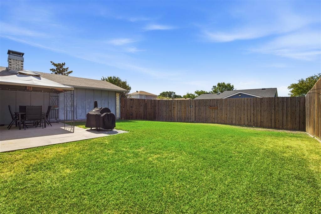 1822 Caldwell Drive, Garland, TX 75041 Back Yard