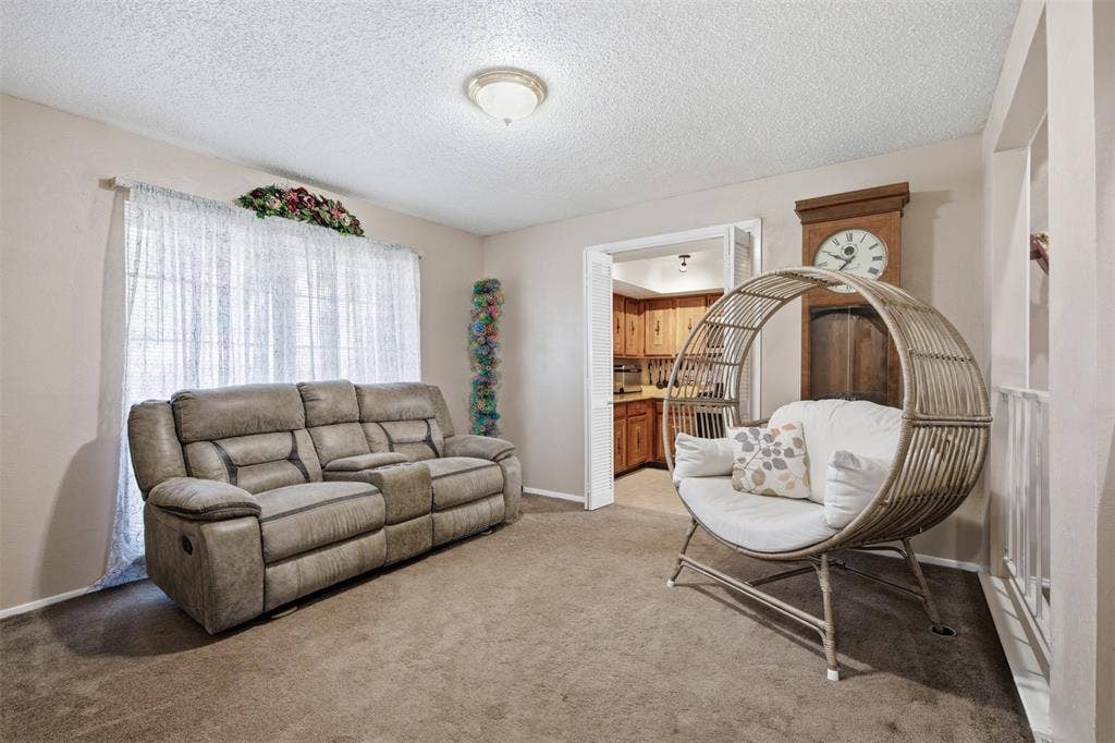 1822 Caldwell Drive, Garland, TX 75041 Office/Flex Room