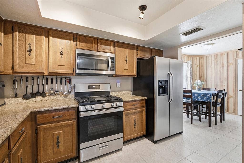 1822 Caldwell Drive, Garland, TX 75041 Kitchen