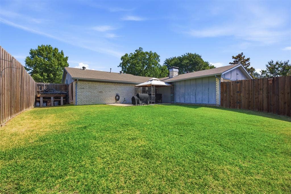 1822 Caldwell Drive, Garland, TX 75041 Back Yard