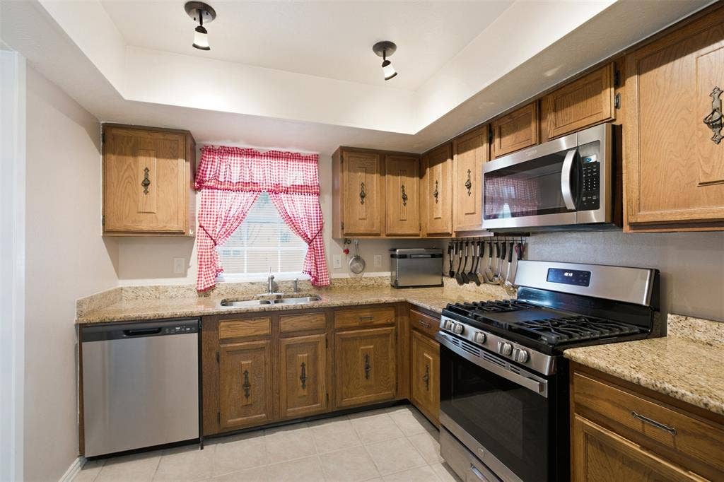 1822 Caldwell Drive, Garland, TX 75041 Kitchen