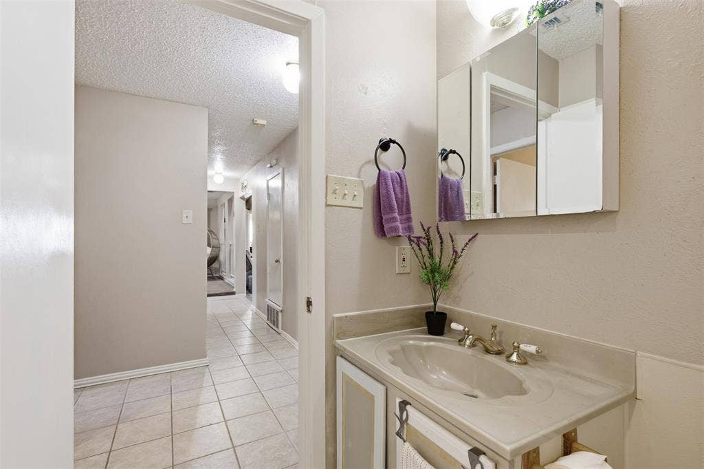 1822 Caldwell Drive, Garland, TX 75041 Bathroom