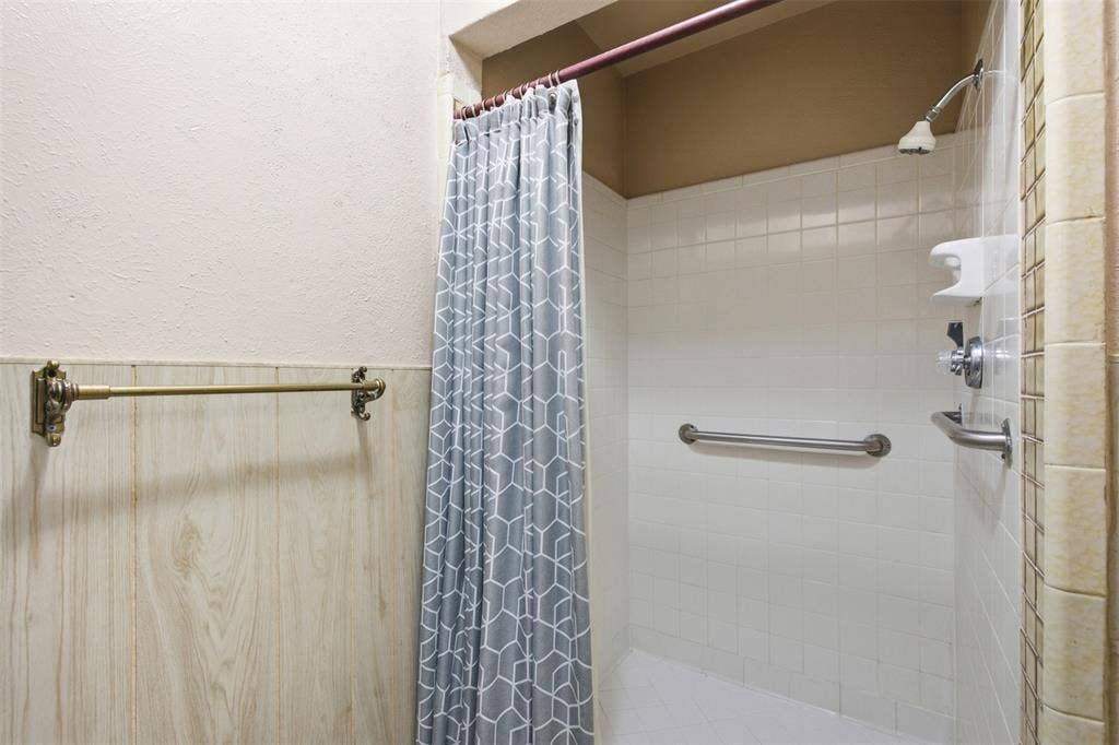 1822 Caldwell Drive, Garland, TX 75041 Primary
