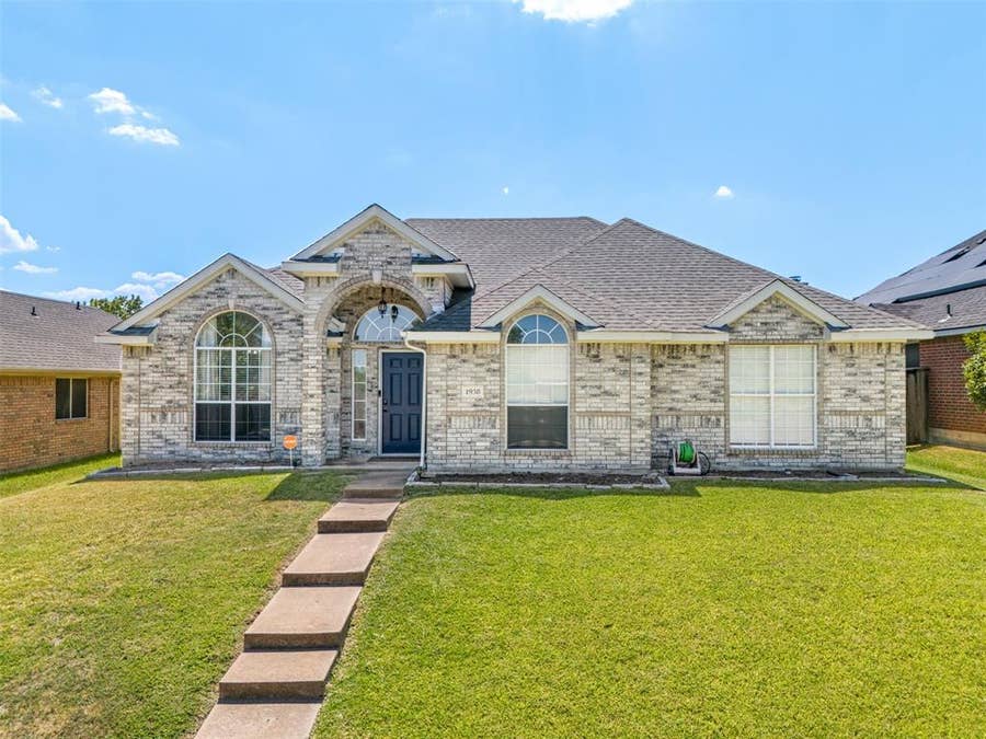 Property photo for 1938 Woodglen Drive, Mesquite, TX