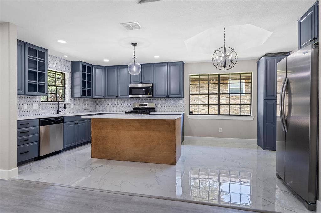 2208 Newcastle Circle, Plano, TX 75075 2208 Newcastle Circle, Plano, TX 75075