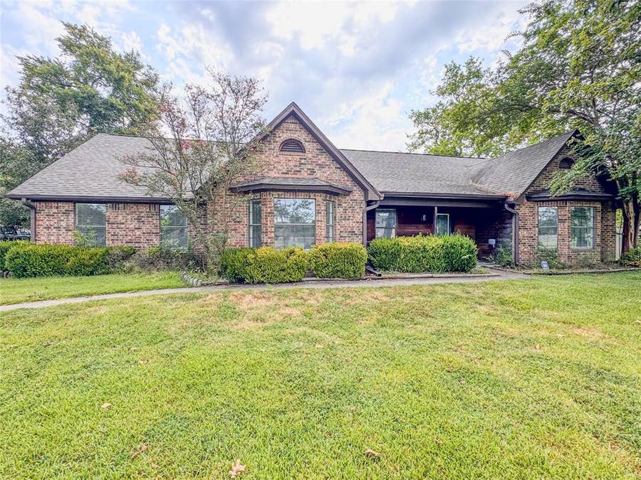 Property photo for 204 Briarwood Street, Sulphur Springs, TX