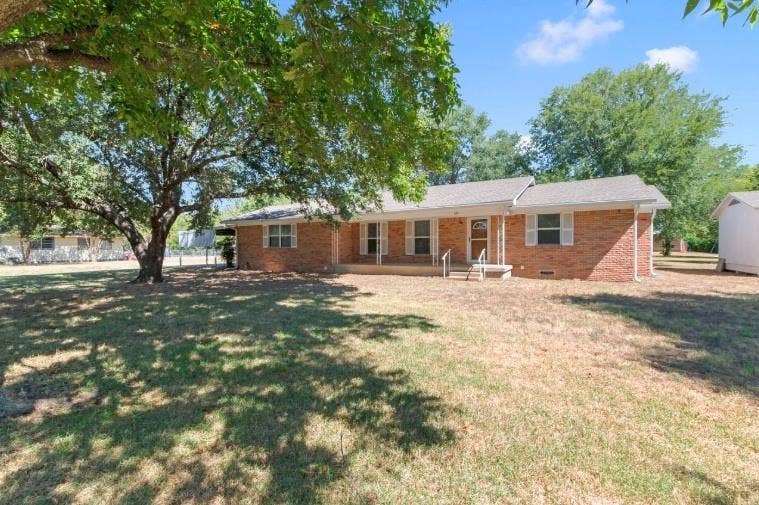 Property photo for 603 E Market Street, Mabank, TX