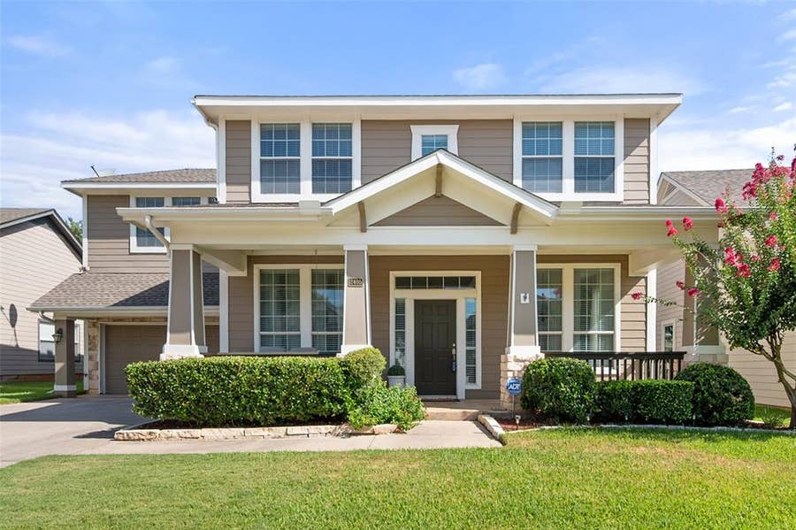 Property photo for 2405 Moon Dance Court, Arlington, TX
