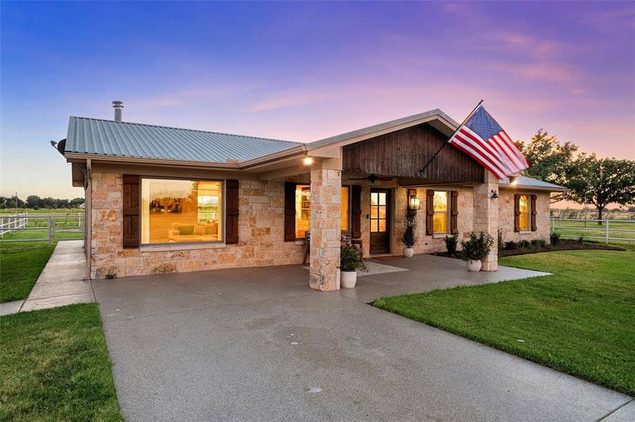 Property photo for 140 Angle Lane, Waco, TX