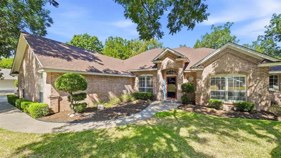 Property photo for 6021 Melrose Circle, Granbury, TX