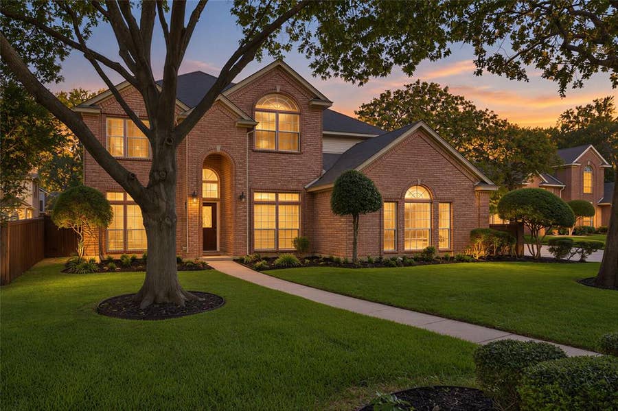 Property photo for 2221 Hidden Woods Court, Arlington, TX