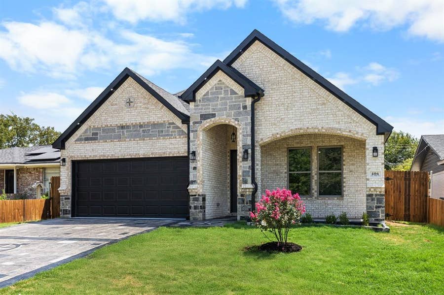 Property photo for 406 SW 16th Street, Grand Prairie, TX