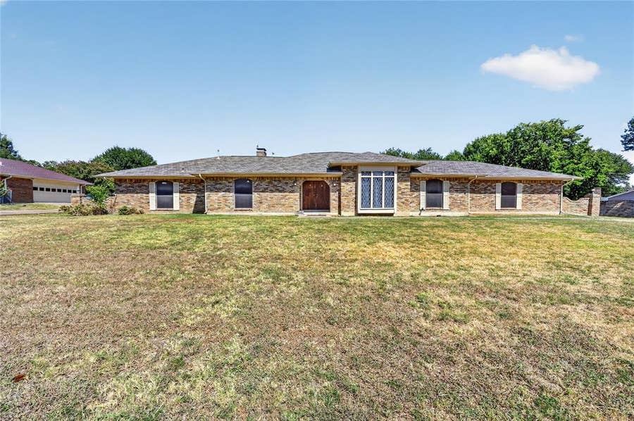 Property photo for 1226 Ranch Valley Drive, DeSoto, TX