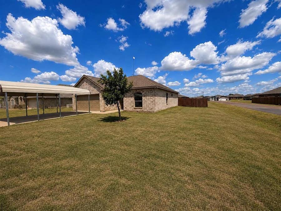 Property photo for 2915 Emma Lane, Mabank, TX