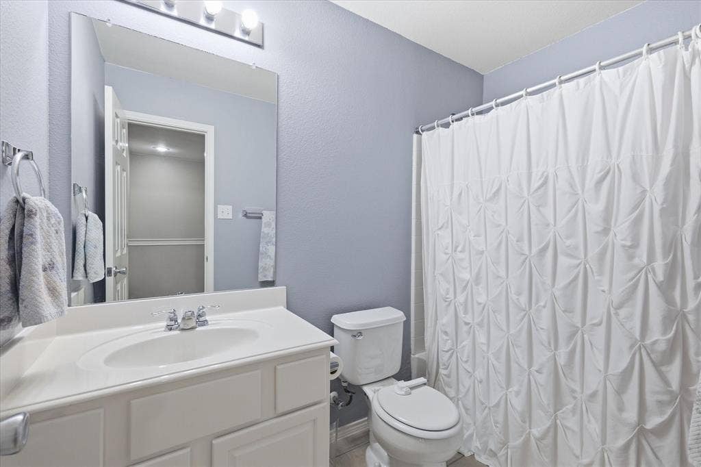 300 Highland Ridge Drive, Wylie, TX 75098 Upstairs bathroom #1