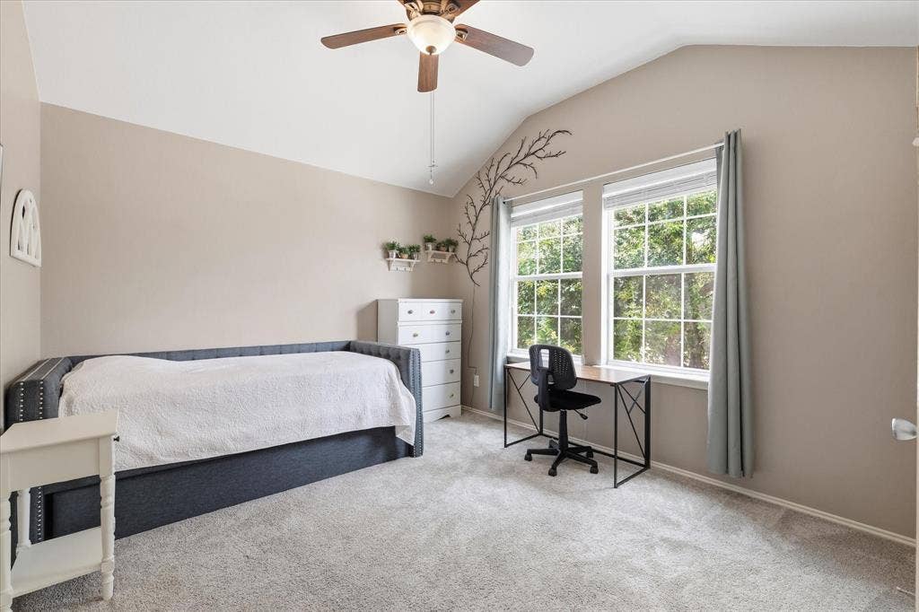 300 Highland Ridge Drive, Wylie, TX 75098 Upstairs bedroom with walk-in closet
