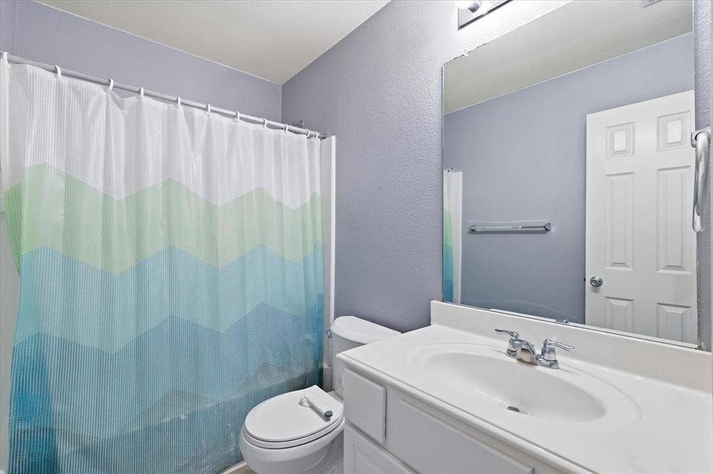 300 Highland Ridge Drive, Wylie, TX 75098 Upstairs bathroom #2