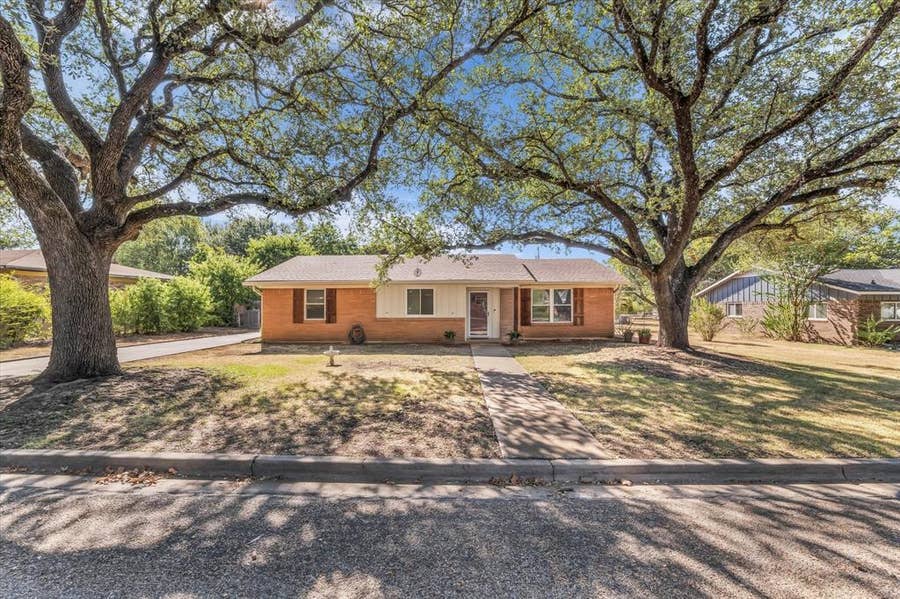 Property photo for 206 Randy Drive, Woodway, TX
