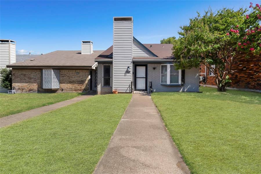 Property photo for 1517 Britainway Lane, Dallas, TX