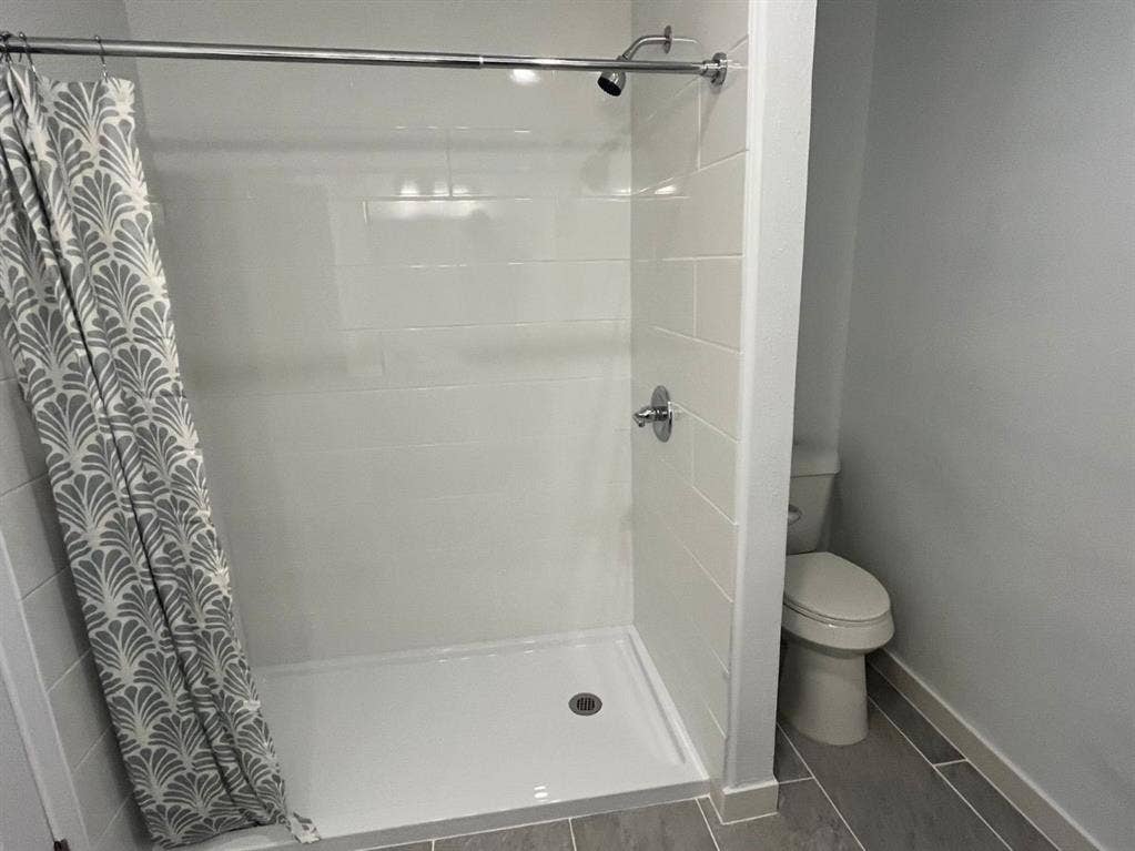 9515 Aberdeen Way, Austin, TX 78753 Walk-in shower with subway tile surround, chrome fixtures, and a white shower pan