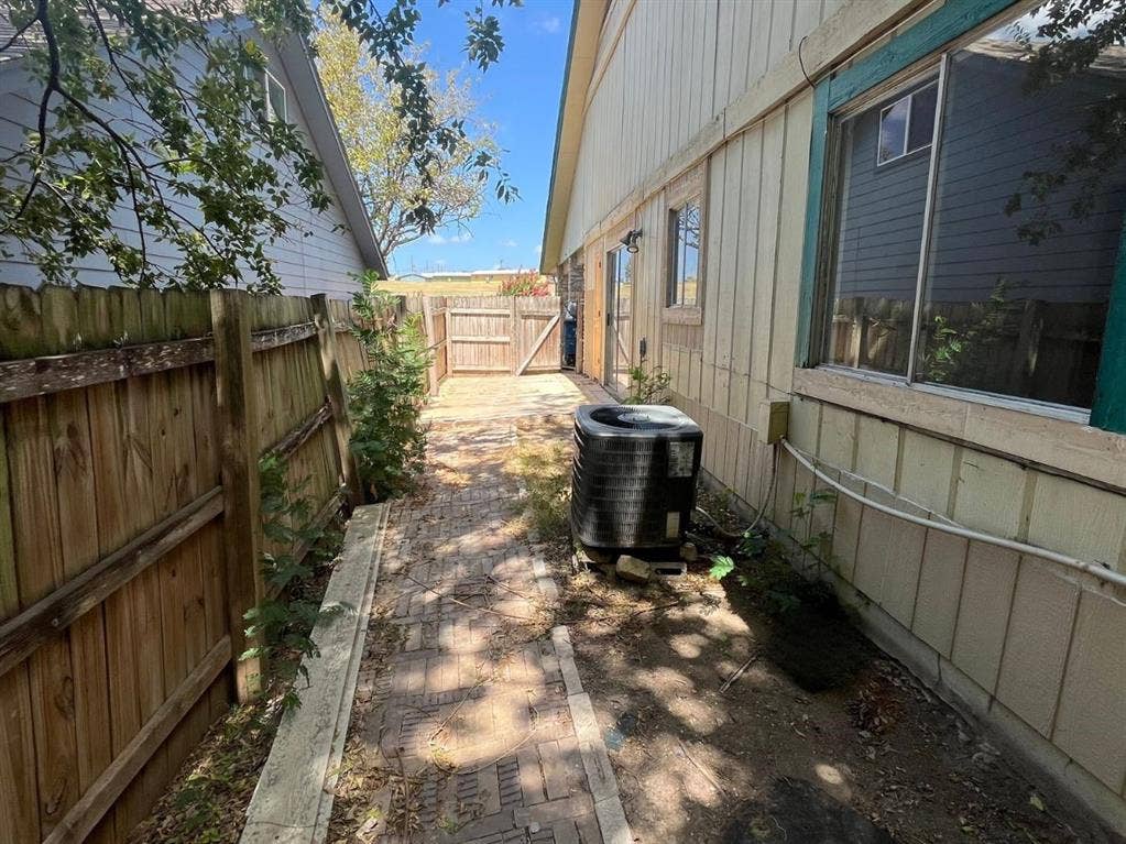 9515 Aberdeen Way, Austin, TX 78753 9515 Aberdeen Way, Austin, TX 78753