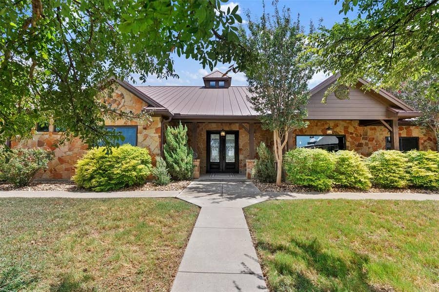 Property photo for 894 Blue Cut Road N, McGregor, TX