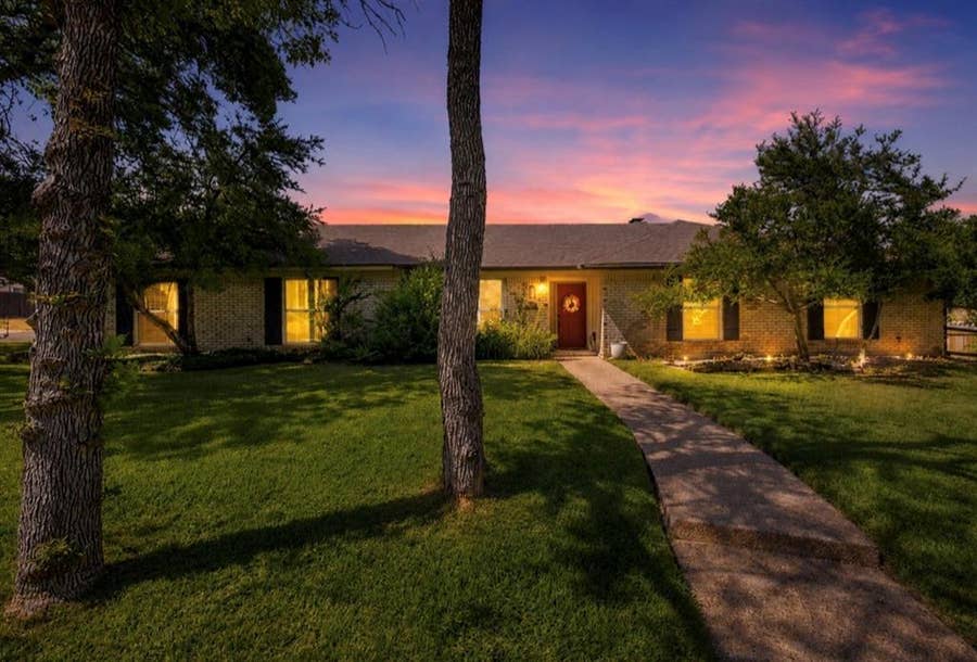 Property photo for 9909 Forest Shadows Drive, Woodway, TX