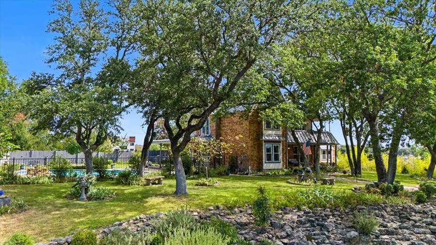 Property photo for 8941 Crest Wood Drive, Fort Worth, TX