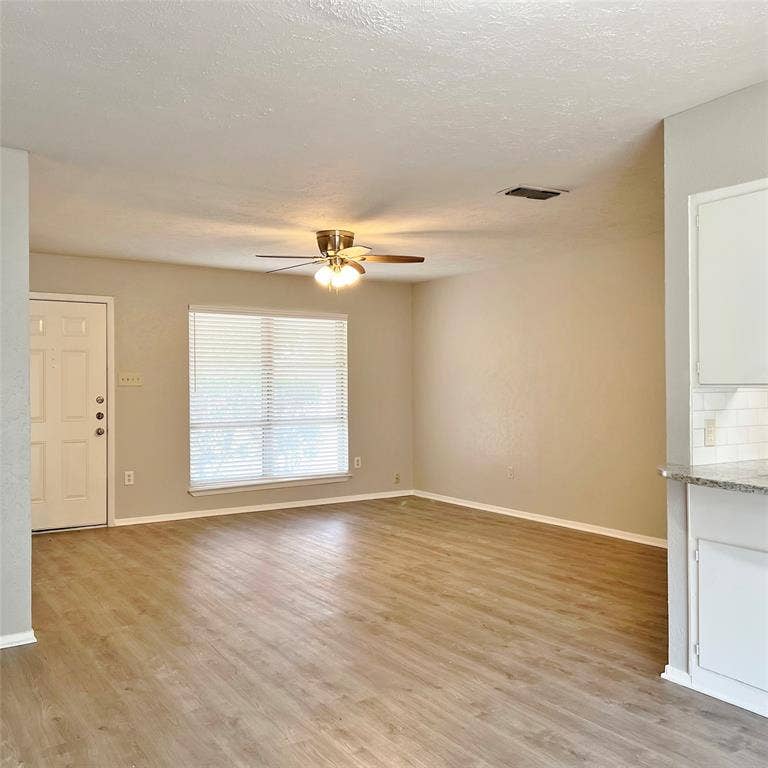 1420 Hillside Drive, Midlothian, TX 76065 1420 Hillside Drive, Midlothian, TX 76065