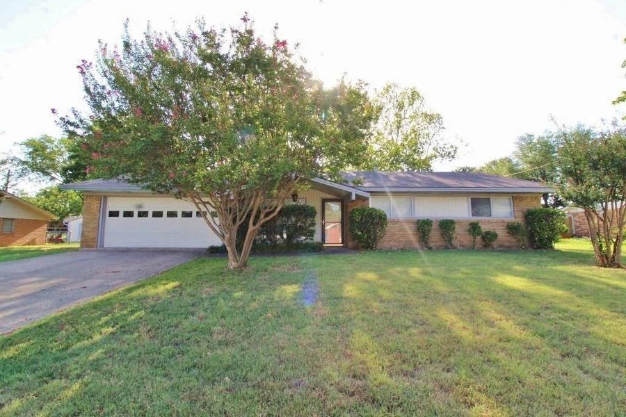 Property photo for 1420 Hillside Drive, Midlothian, TX