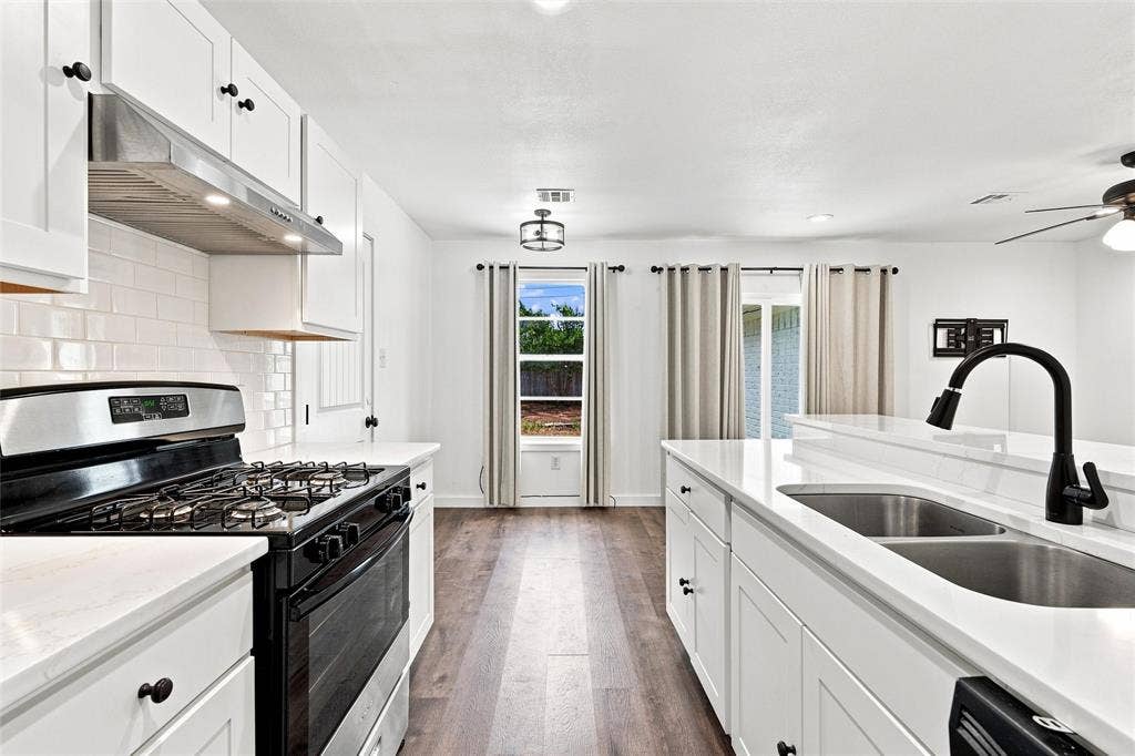 1113 Victoria Street, Bellmead, TX 76705 1113 Victoria Street, Bellmead, TX 76705