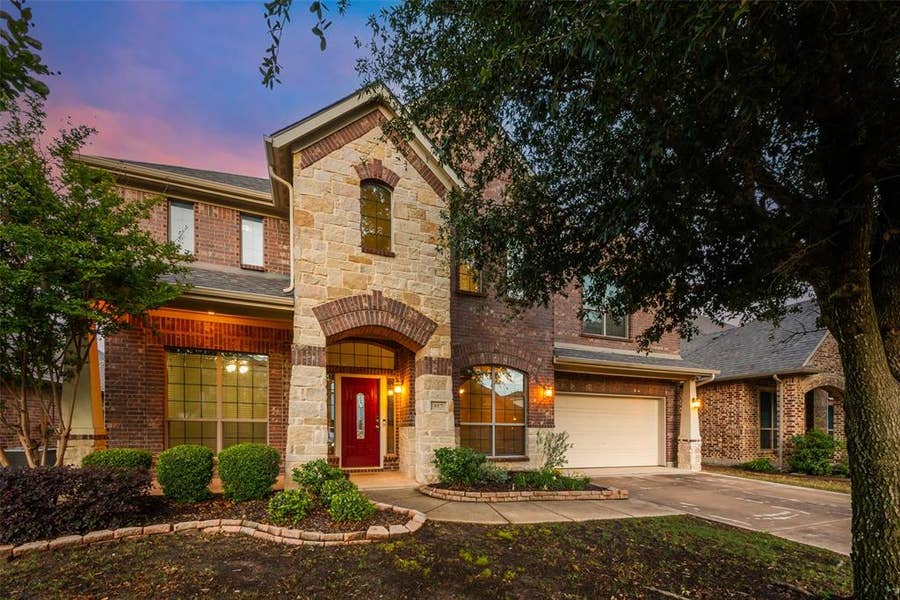 Property photo for 917 Tara Drive, Burleson, TX