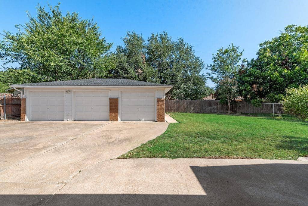 2833 Linden Lea, Irving, TX 75061